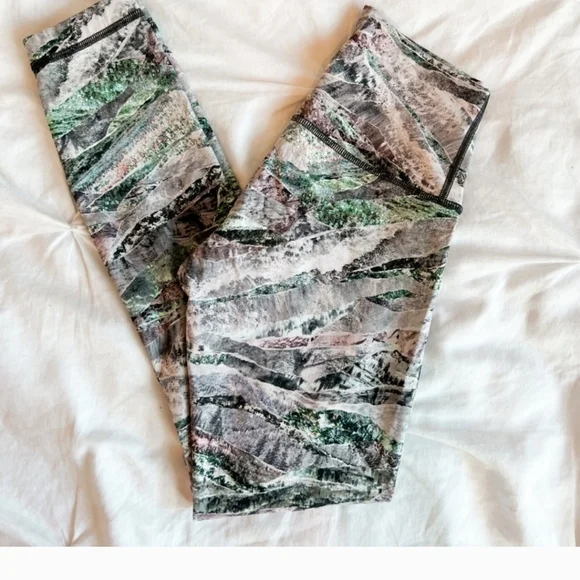 Lululemon Train Times High Rise Size 2. - Picture 5 of 5